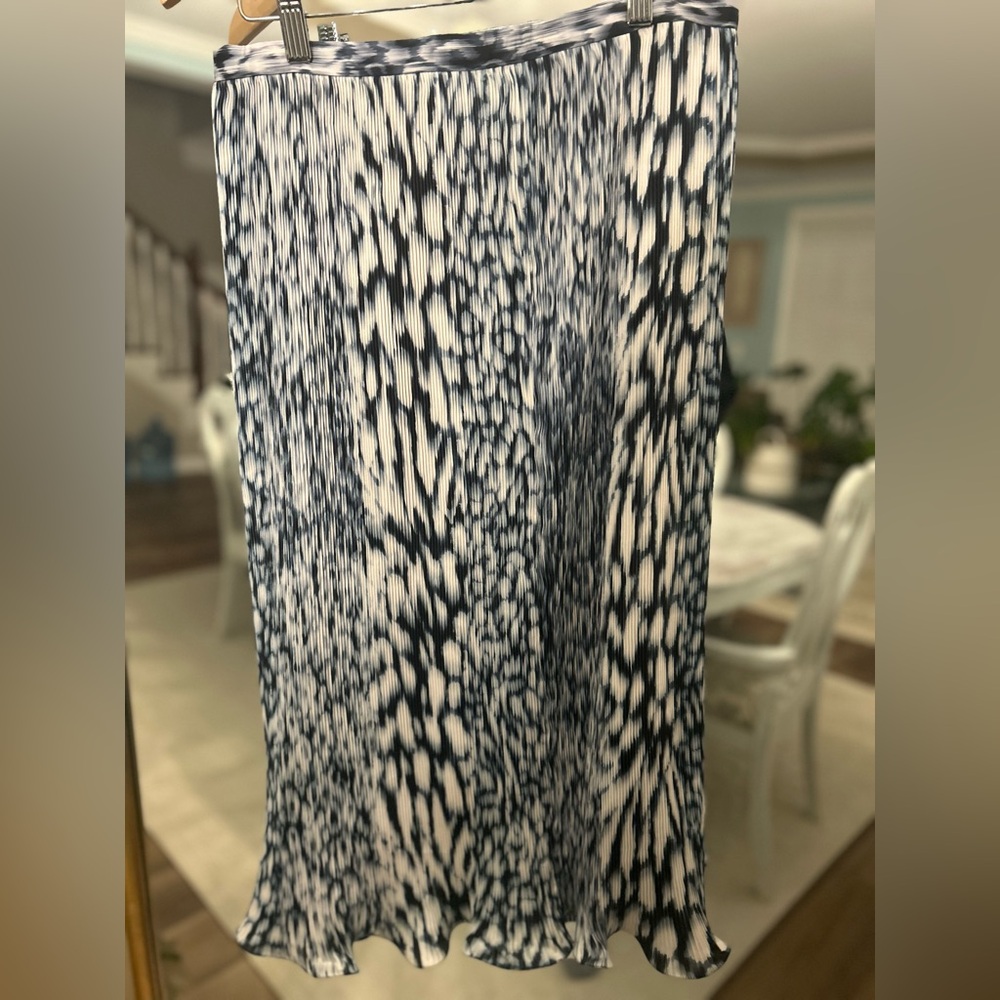 Elie Tahari Alex Pleated Printed Midi Skirt Size 6 - Picture 5 of 6
